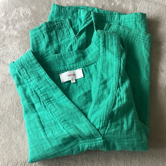 SOLD- XiRENA Avery Top in Nettle Green - Picture 4 of 7